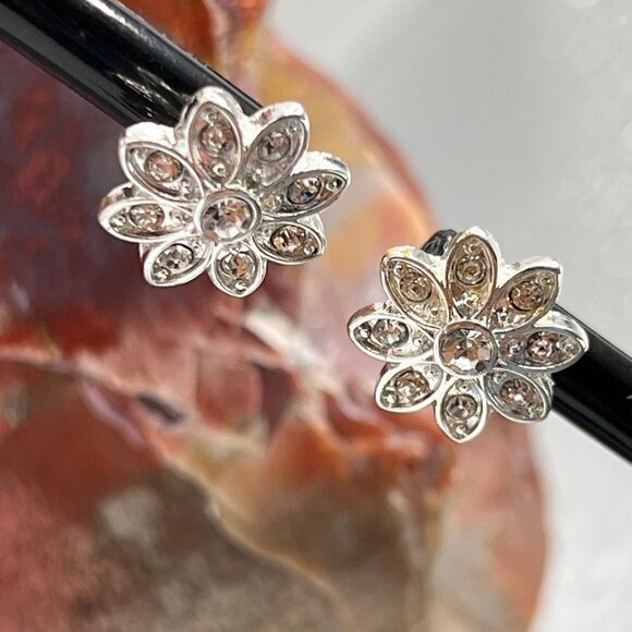 Kawaii Floral Post Swarovski Crystals Statement Earrings - Picture 10 of 14